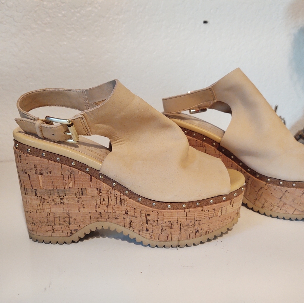 Chinese Laundry nude platform sandals